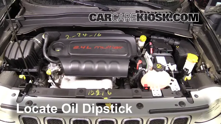 2016 Jeep Renegade Limited 2.4L 4 Cyl. Aceite Controlar nivel de aceite